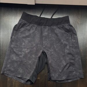 Lululemon Athletica Black Athletic Shorts Moisture-Wicking Mid-Thigh